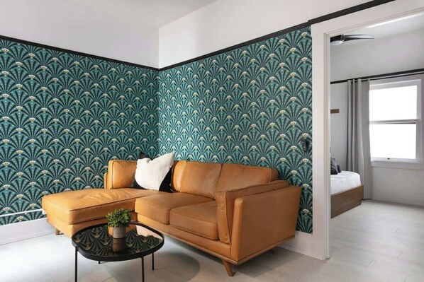 TV - Restored 2BR in Historic Gaslamp Hotel (San Diego)