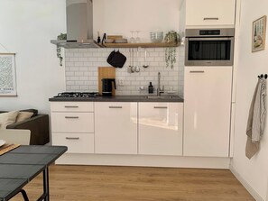 House | Private kitchen - Holiday Home in Petten Near the Beach (Sint Maartensvlotbrug)