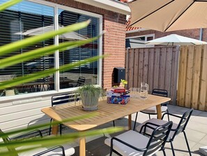 House | Balcony - Holiday Home in Petten Near the Beach (Sint Maartensvlotbrug)