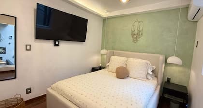 Casa Há · A Soulful 7-Br Home w/ Rooftop, Condesa