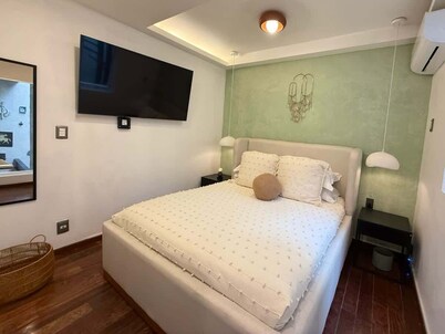 Casa Há · A Soulful 7-Br Home w/ Rooftop, Condesa