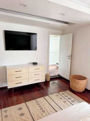 7 bedrooms, iron/ironing board, WiFi, bed sheets