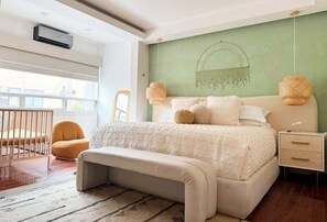 7 bedrooms, iron/ironing board, WiFi, bed sheets