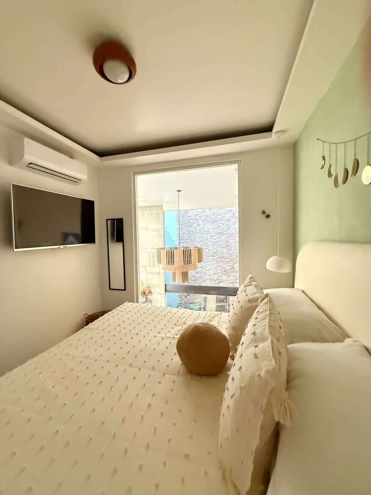 7 bedrooms, iron/ironing board, WiFi, bed sheets