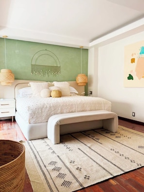 7 bedrooms, iron/ironing board, WiFi, bed sheets