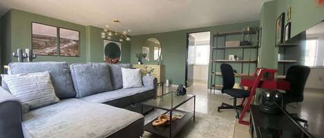 テレビ、書斎 / ワークスペース