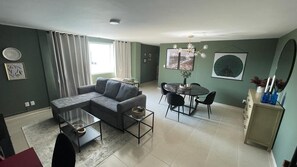 Televisión y oficina 