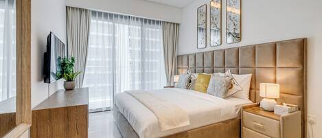 Deluxe Apartment, 1 Bedroom, Balcony | Individually decorated, individually furnished, desk, iron/ironing board