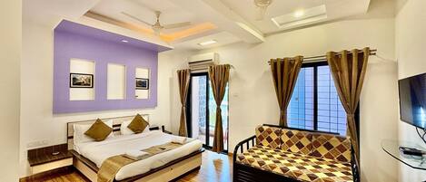 Free WiFi, bed sheets