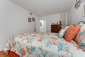 3 slaapkamers, een bureau, een strijkplank/strijkijzer, wifi