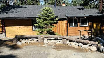 House, 2 Bedrooms | Exterior