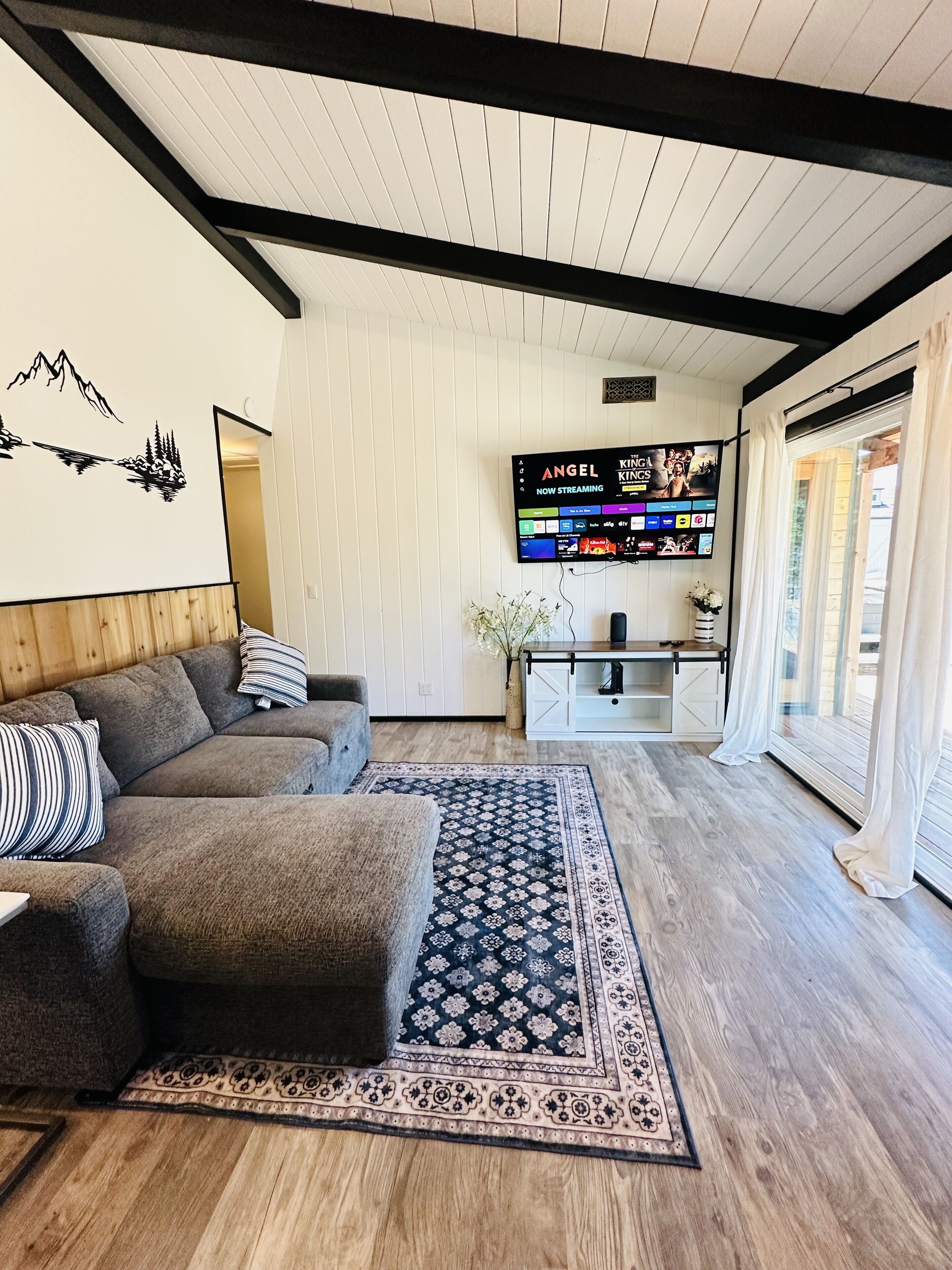 Casa, 2 quartos | Área de estar | Smart TV