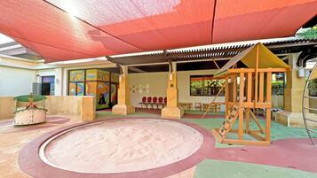 Area giochi per bambini (all'aperto)