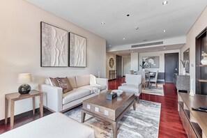 Appartement Luxe, 2 chambres, vue piscine | Salle de séjour