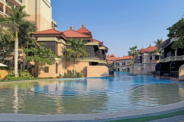 Outdoor pool, pool umbrellas, sun loungers