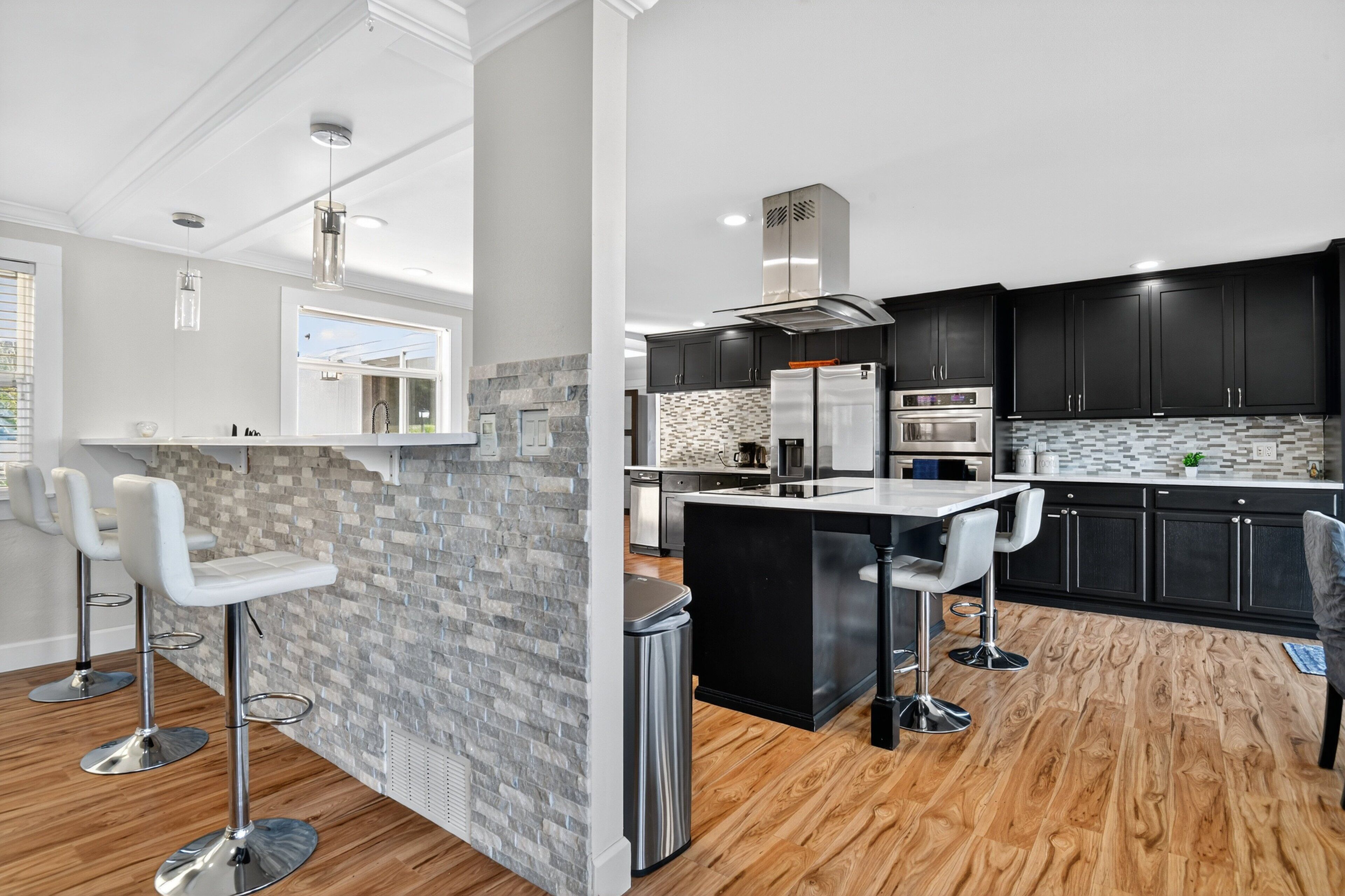 House, 5 Bedrooms | Private kitchen | Fridge, oven, coffee/tea maker