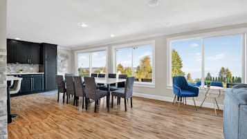 House, 5 Bedrooms | Dining