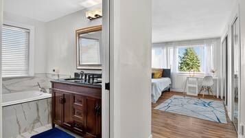 House, 5 Bedrooms | Interior