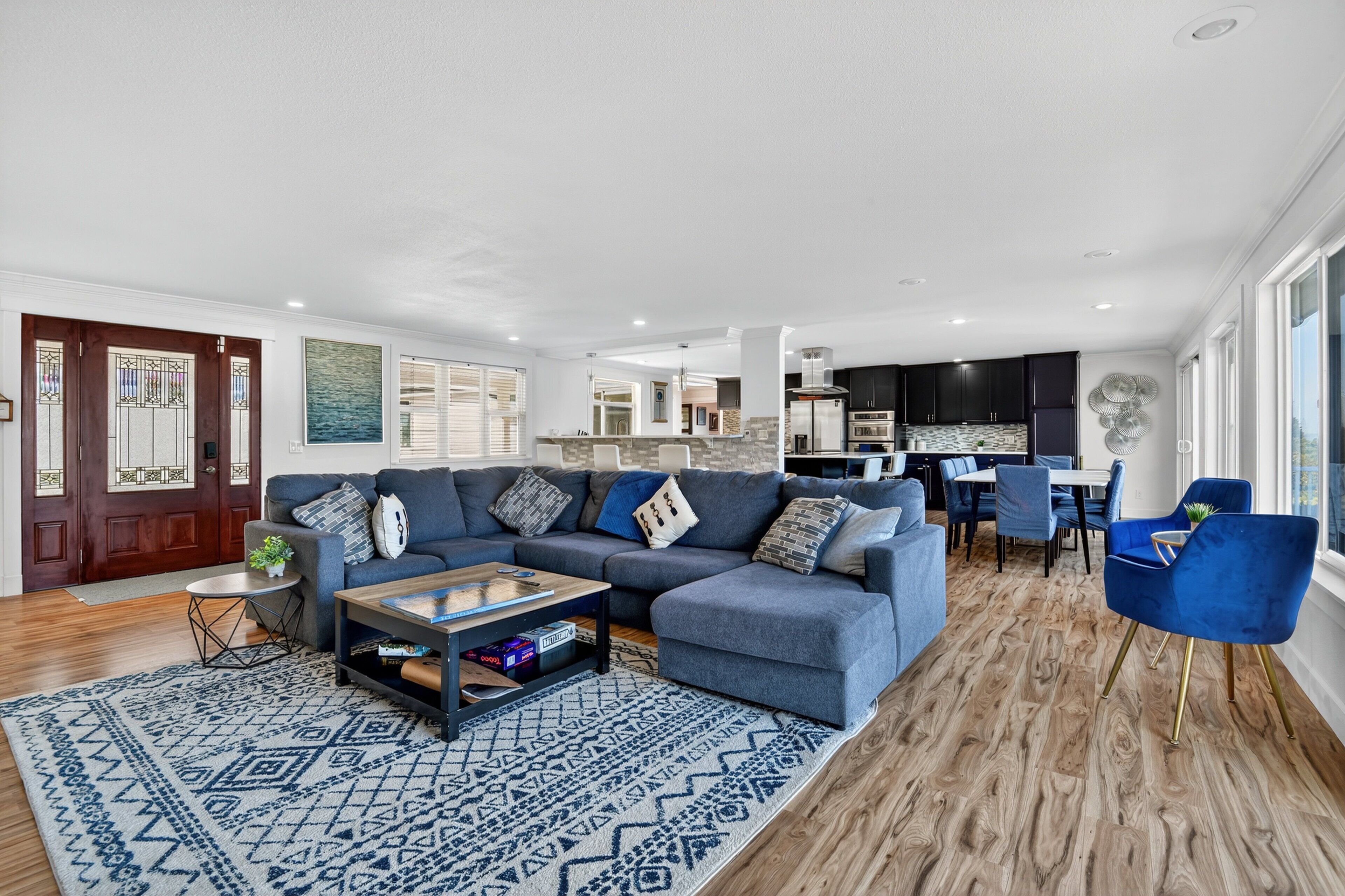 House, 5 Bedrooms | Living area | Smart TV