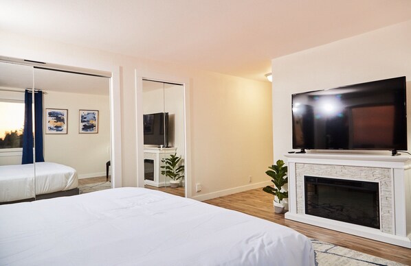 House, 5 Bedrooms | 5 bedrooms, laptop workspace, free WiFi - Relaxing Coastal Escape With Ocean Views 5 Bedroom Home (Federal Way)