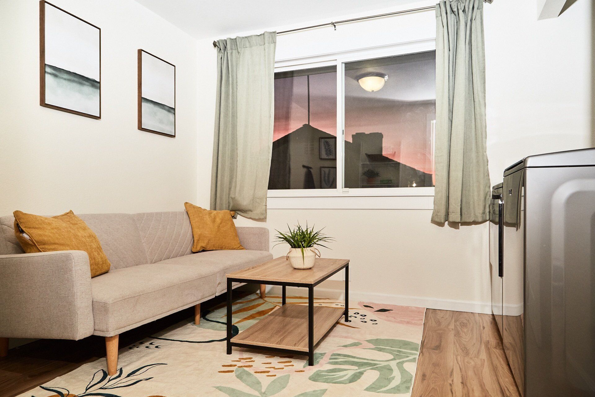 House, 5 Bedrooms | Living area | Smart TV