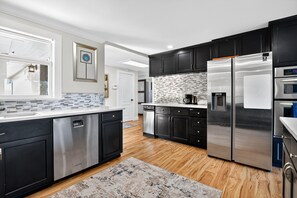 House, 5 Bedrooms | Private kitchen | Fridge, oven, coffee/tea maker