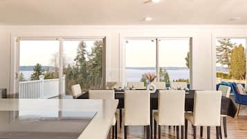 House, 5 Bedrooms | Dining