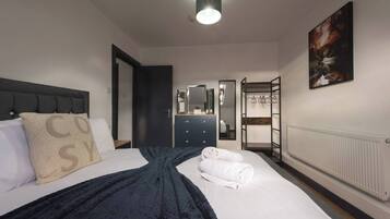 5 Schlafzimmer, Bügeleisen/Bügelbrett, Reisekinderbett, kostenloses WLAN