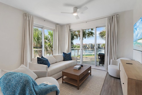 Terrace At Pelican Beach 0107 3 Bedroom Condo