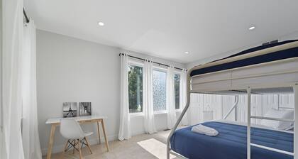 Bright Modern 3bed 2.5bath Evanston Home W/parking 3 Bedroom Home