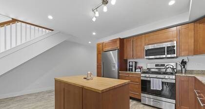 Bright Modern 3bed 2.5bath Evanston Home W/parking 3 Bedroom Home