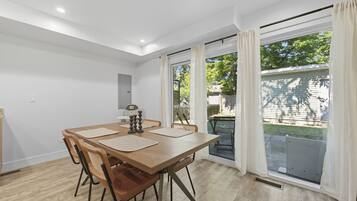 House, 3 Bedrooms | Dining