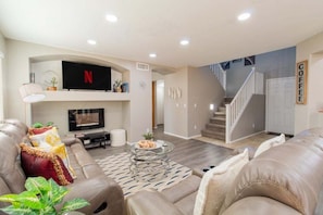 House, 4 Bedrooms | Living area | Smart TV, streaming services - Casa Aria 4br Home & Heated Pool 4 Bedroom Home (Casa Grande)