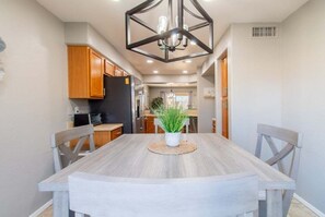 獨棟房屋, 4 間臥室 | 用餐區