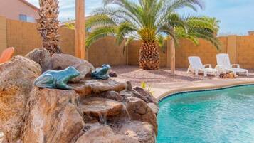 House, 4 Bedrooms | Pool