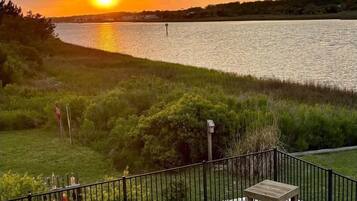 House, 3 Bedrooms | Outdoor spa tub