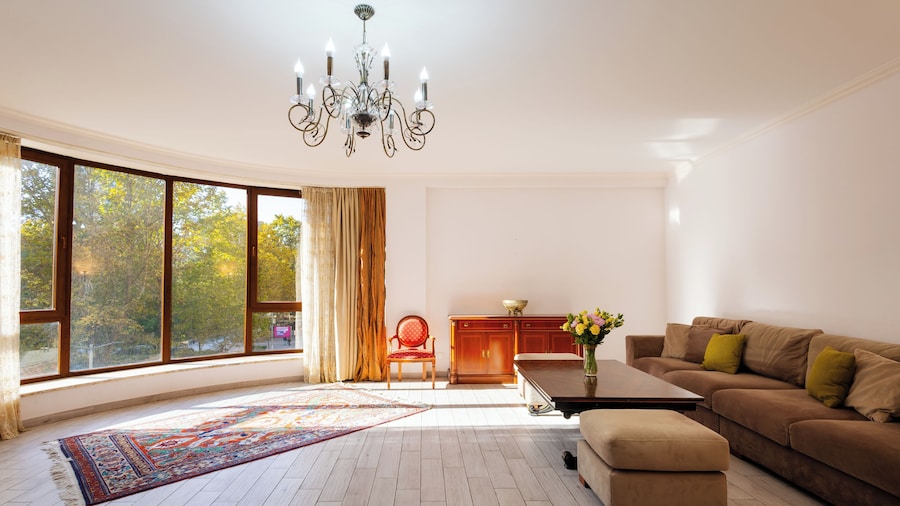 Apartment by Luxe Group DI723