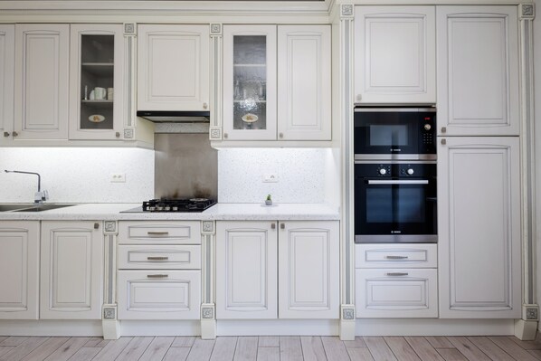 Deluxe Apartment, Balcony, Park View | Private kitchen