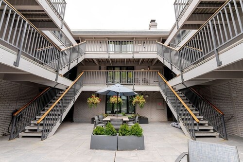 Aspen Downtown 2BR Ski Condo w/ Fireplace - CD 17