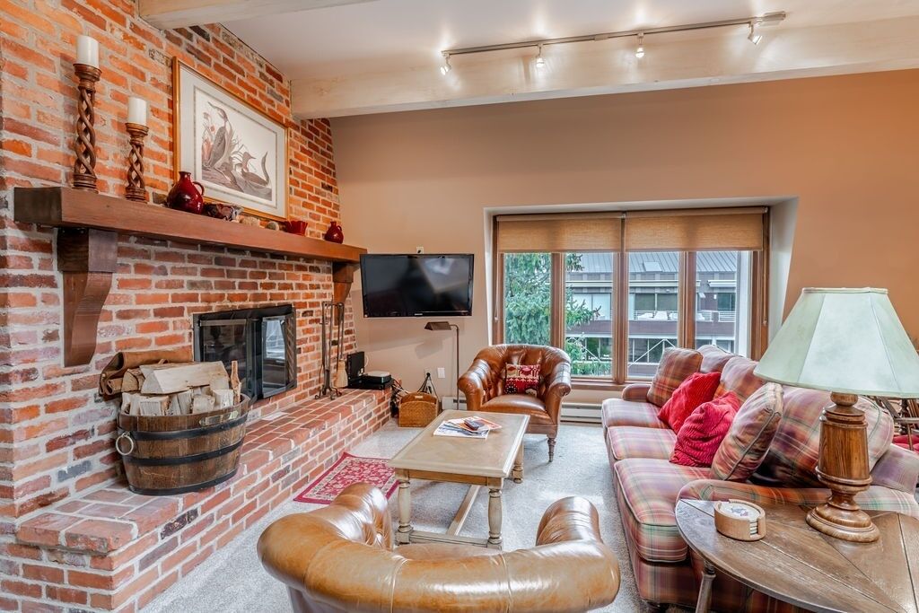 Condo, 2 Bedrooms | Living area