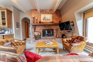 Condo, 2 Bedrooms | Living area