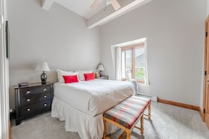 2 bedrooms, iron/ironing board, free WiFi
