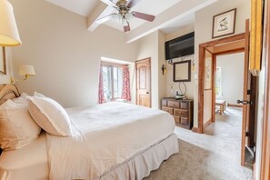Condo, 2 phòng ngủ | 2 phòng ngủ, bàn ủi/dụng cụ ủi quần áo 