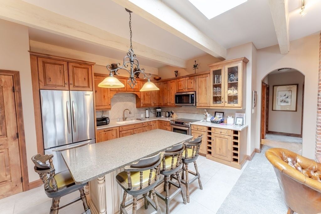 Condo, 2 Bedrooms | Private kitchen | Fridge, oven, coffee/tea maker