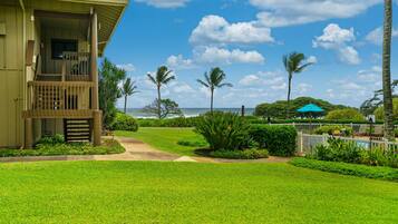 Condo, 1 Bedroom | Property grounds