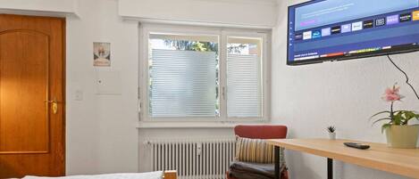 Cuna de viaje, wifi, ropa de cama