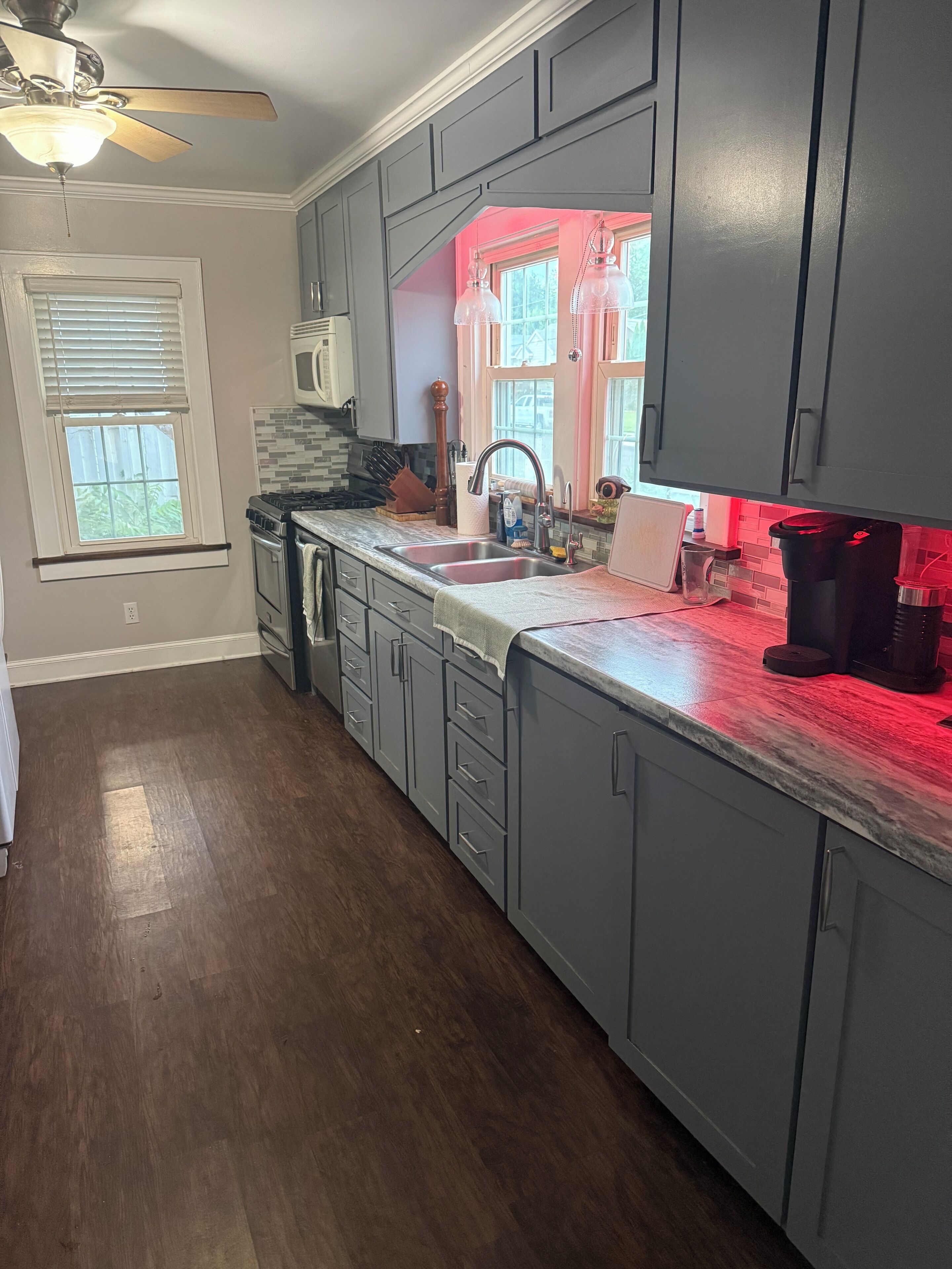 Micro-ondes, four, plaque de cuisson, lave-vaisselle