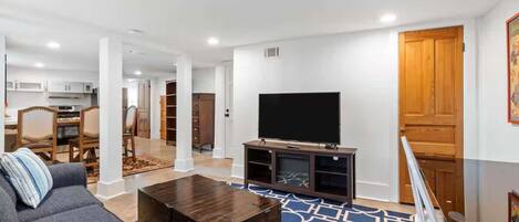 Fernseher, Kamin, Arbeitsbereiche