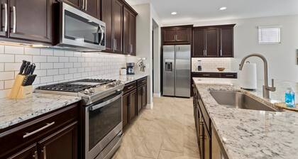 Laurel Oasis - 3 BR home in Dove Mtn w/pool & view