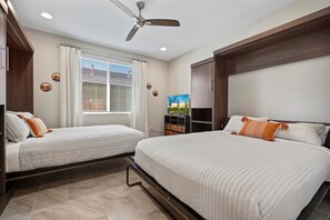 3 室のベッドルーム、WiFi (無料)、ベッドシーツ